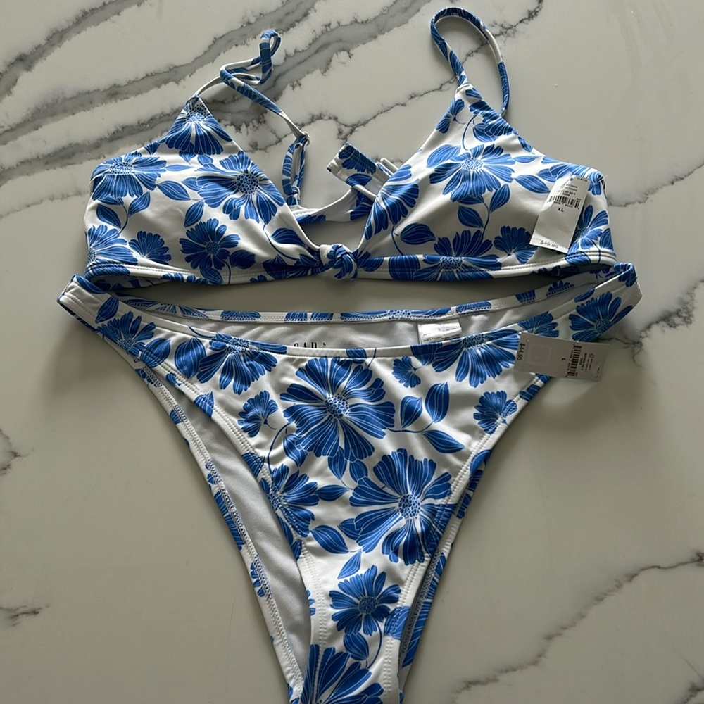 Gap swimsuit XL top L Bottom